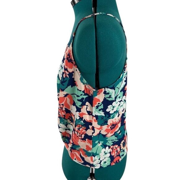 Lush Floral Top - Picture 6 of 10